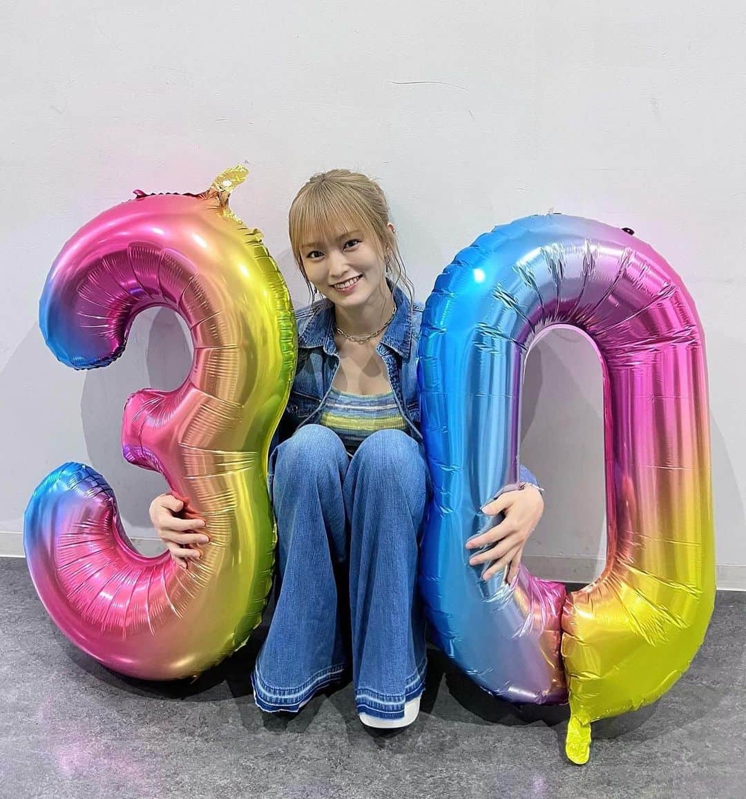 のインスタグラム：「⁡ ⁡ そして ⁡ ついに、30歳になりました🫣🎂💫 ⁡ 沢山のお祝いの言葉、ありがとうございます🥹 ⁡ ⁡ まだあんまり実感ないけど 色んな人に30代はいいぞ〜楽しいぞ〜って言われるから これからどんな素敵な出来事が 世界が待ってるのか楽しみです☺️ ⁡ 辛さや苦しさより、喜びや幸せを数えられる そして、それをお届け出来る そんな1年に出来たら良いなと思います✨ ⁡ 30代の私もどうぞよろしくです☺️🫰」