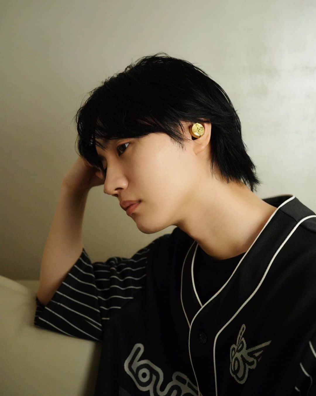 桜田通さんのインスタグラム写真 - (桜田通Instagram)「LOUIS VUITTON -Horizon light up earphones-  ルイ・ヴィトン様からもデビューのお祝いに素敵な贈り物をいただいてしまいました…！✨  『ルイ・ヴィトン ホライゾン ライト・アップ イヤホン』 音楽を聴くためのイヤホン、そこにデザイン、アートを共存させると、こんなにも魅力的なイヤホンが生まれるのですね😌  この特別なイヤホンで素敵な音楽を聴いて、そして素敵な音楽を創れるように頑張ります❣️  @louisvuitton #LOUISVUITTON」7月14日 22時46分 - dorisakurada