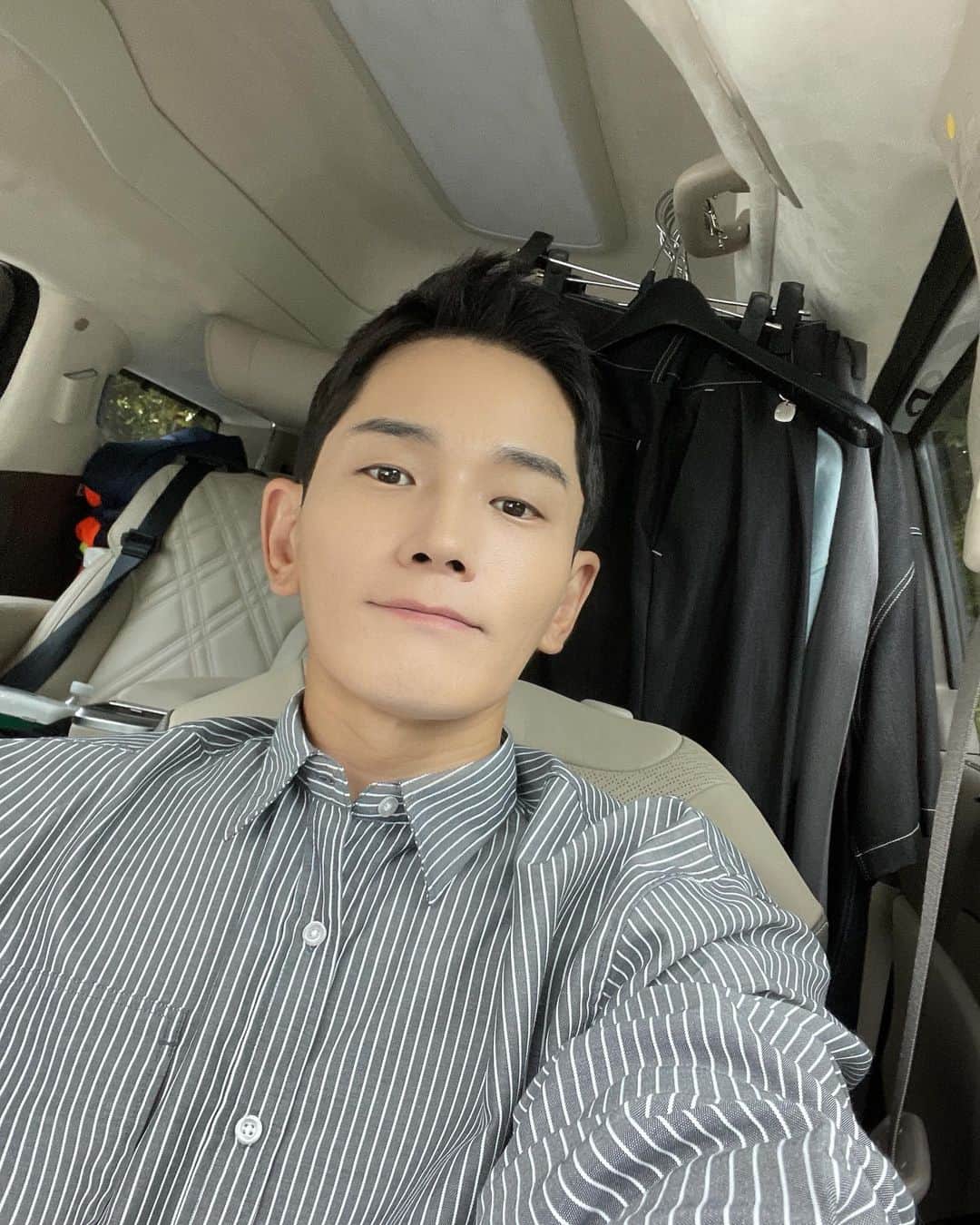 オン・ジュワンのインスタグラム：「비 비 비  그만와라..🌧️  다들 비 피해없길🙏」