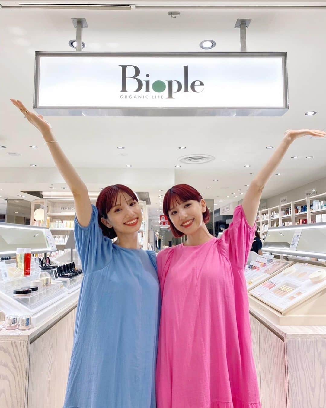谷奥えまのインスタグラム：「Biopleインスタライブ見て下さりありがとうございました！　  そして！今日から全国のBiopleにて店頭販売になります！！  大好きなBiopleと発売日にインスタライブができとっても楽しい時間でした。 　 LILAY×MANOROLの魅力がたくさんの方に伝わっているといいなぁ 　 早速今日店舗に買いに来て下さった方も居たと聞きました！！　　 嬉しいです🥹 自分たちの商品がたくさんの方の元へ行き、LILAY×MANOROLがみなさんの力になりますように🌿　  #MANOROL #アロマティックバーム」
