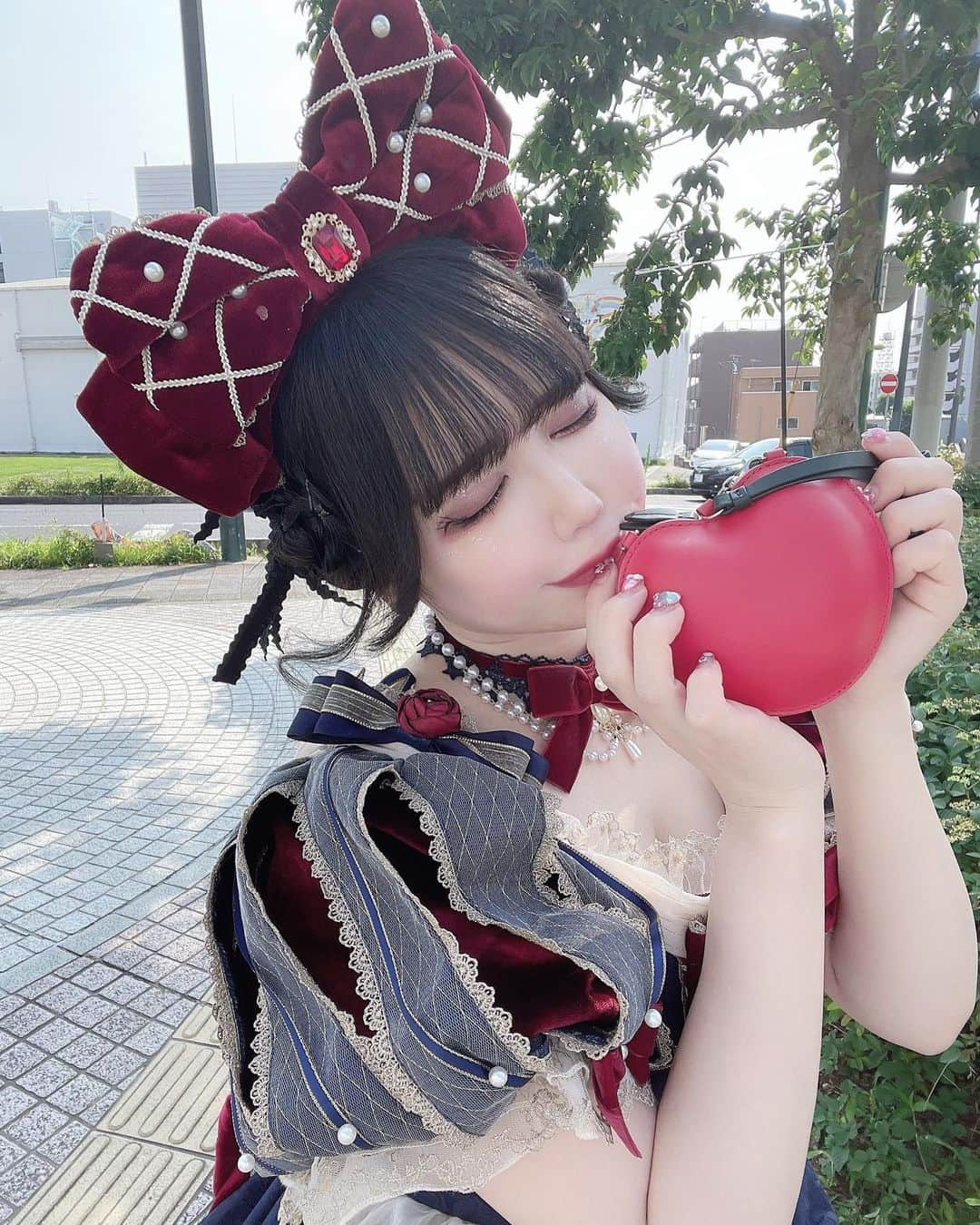 恋汐 りんごさんのインスタグラム写真 - (恋汐 りんごInstagram)「🍎 👑 🍎 👑  毒をかじったように 苦しくても この足で立って　ここまできたんだ 🍎…(Ｕ ᴗ  ᴗ Ｕ)  #snowwhite #白雪姫  #白雪姫ドレス  #恋汐りんご #COISIORINGO #バンもん47都道府県」7月14日 23時03分 - sioringogo