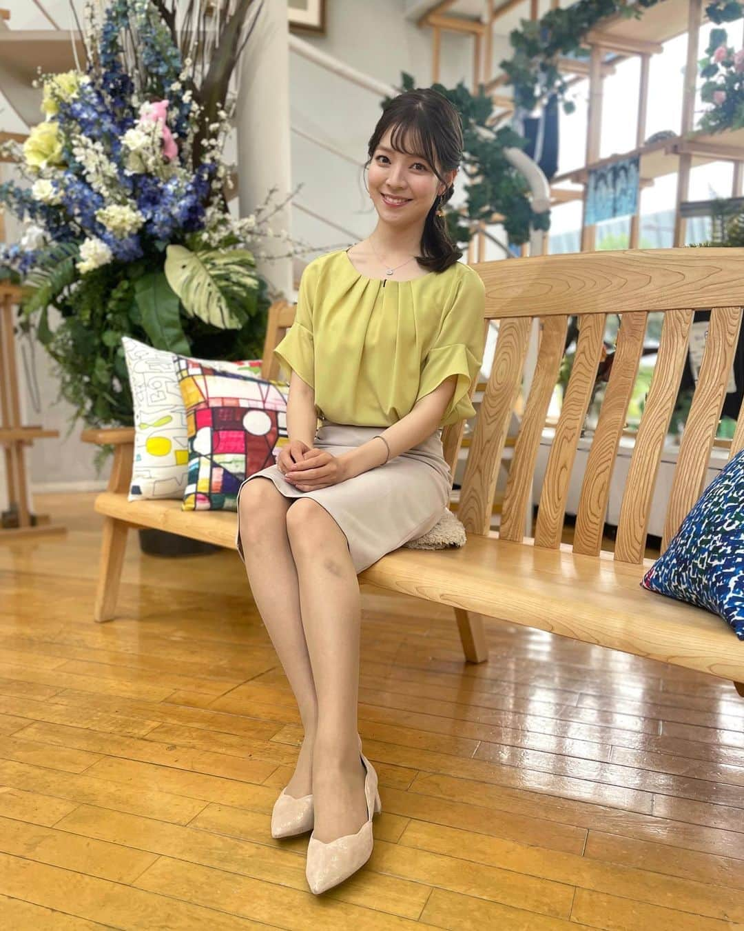 三宅絹紗さんのインスタグラム写真 - (三宅絹紗Instagram)「🍋 いつどこで脚にアザを作ったのやら🙃  あすのサタファンも10:50〜です！ MC河合郁人さん、 ゲストはバイきんぐ西村さんをお招きしてキャンプトーク🏕️です🔥  外で実演するのですが…☔️ 晴れますようにと欲は言いません、せめてシトシトな雨or曇りでお願いします😢  #どうしても気になるアザ#手でも足でも隠せず #お便りテーマ#2週分#三宅イラスト#横顔特訓中 #西村キャンプ場#サタファン#サタデーファンキーズ#ヘアアレンジロング#サイド編み下ろし#いわて#めんこいテレビ#三宅絹紗」7月14日 23時05分 - kinusa_miyake_mit