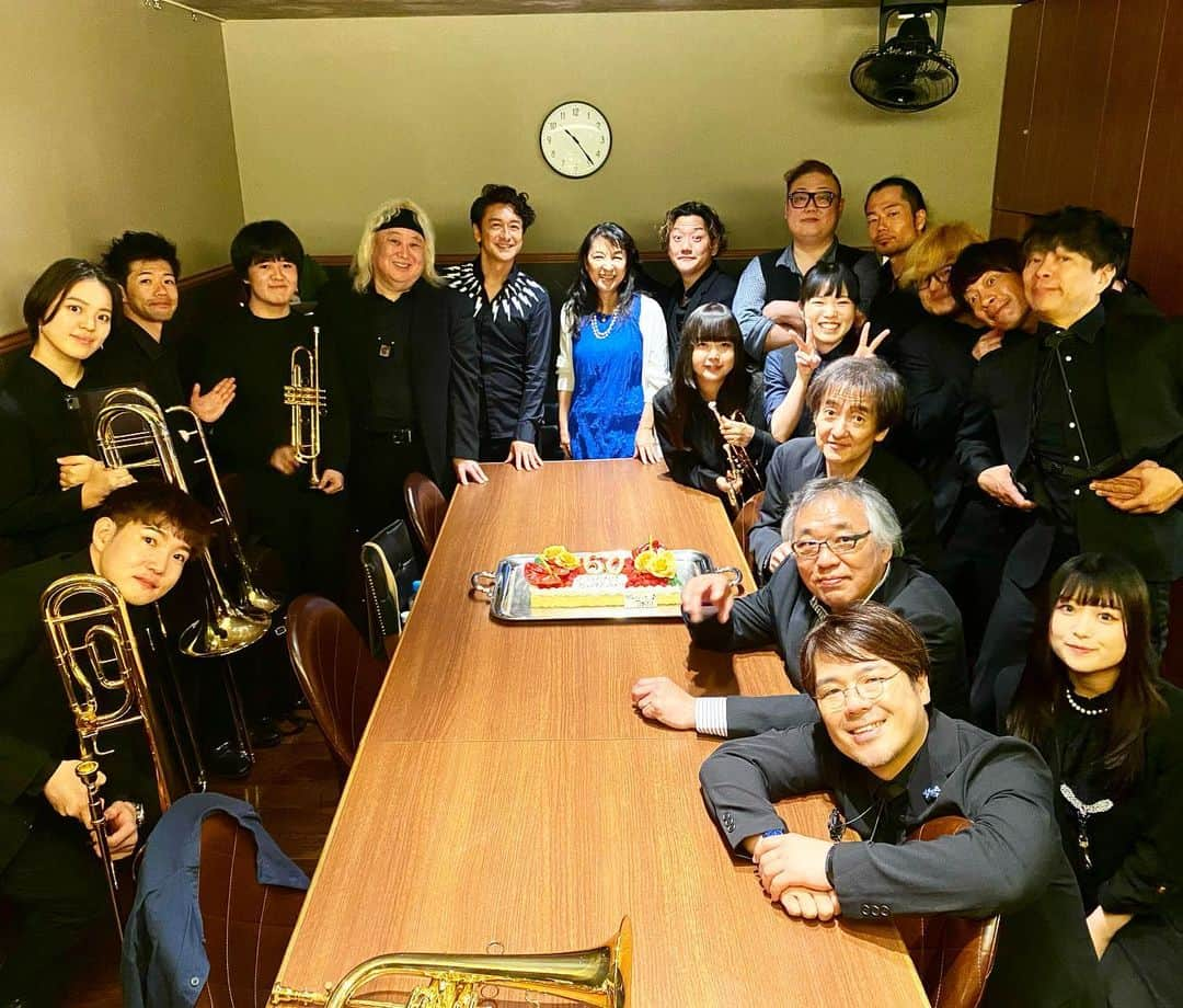 石丸幹二さんのインスタグラム写真 - (石丸幹二Instagram)「60th Birth Celebration of #エリック・ミヤシロ" with ブルーノート東京オールスター・ジャズ・オーケストラ  昨日は #エリックミヤシロ さんの還暦のお祝いで一曲歌わせていただきました♪ エリック版　 #ラ・マンチャの男 エリックさんかっこよかったです‼️ 同じくゲスト出演された #小野リサ さん そしてスター軍団の皆様と #石丸幹二」7月14日 23時07分 - team_kanji_ishimaru