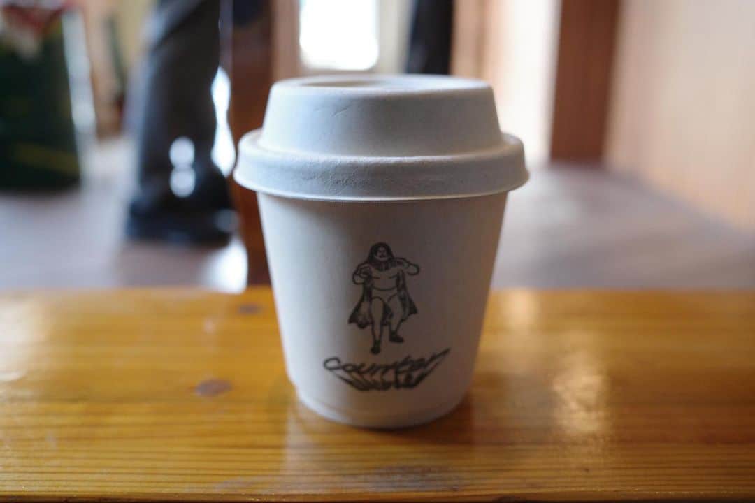 石井輝明さんのインスタグラム写真 - (石井輝明Instagram)「鹿児島、鹿児島市。 内装全部がドンピシャの素敵カフェ。 店主さんもすごく良い人でこれまた素敵だった。  今日は大宮ありがとうございました。 とにかく疲れたライブとなりました。 いやぁ疲れた。  #commoncoffeecounter #cafe #coffee #カフェ #コーヒー #喫茶店 #鹿児島カフェ #鹿児島市カフェ #カフェ芸人」7月14日 23時07分 - comandanteishii