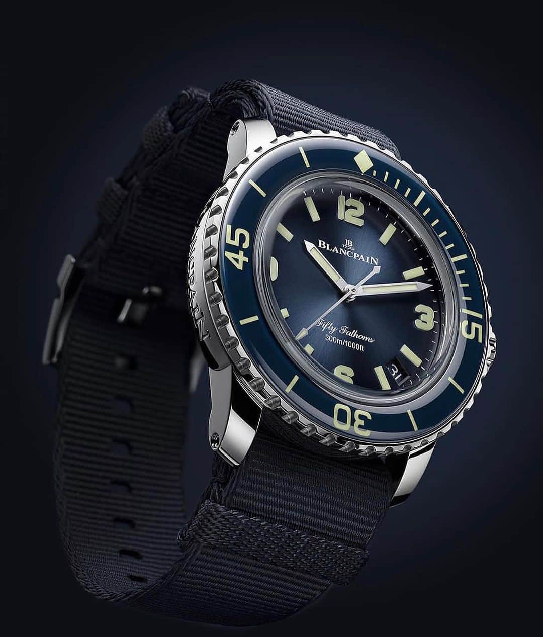 Daily Watchさんのインスタグラム写真 - (Daily WatchInstagram)「At the 70th anniversary of the Fifty Fathoms it is only natural that the @blancpain contribution to this years’ Only Watch auction is a one-off of this iconic diver. A fantastic watch, available to the highest bidder in early november.. #onlywatch #blancpain #fiftyfathoms」7月14日 23時08分 - dailywatch