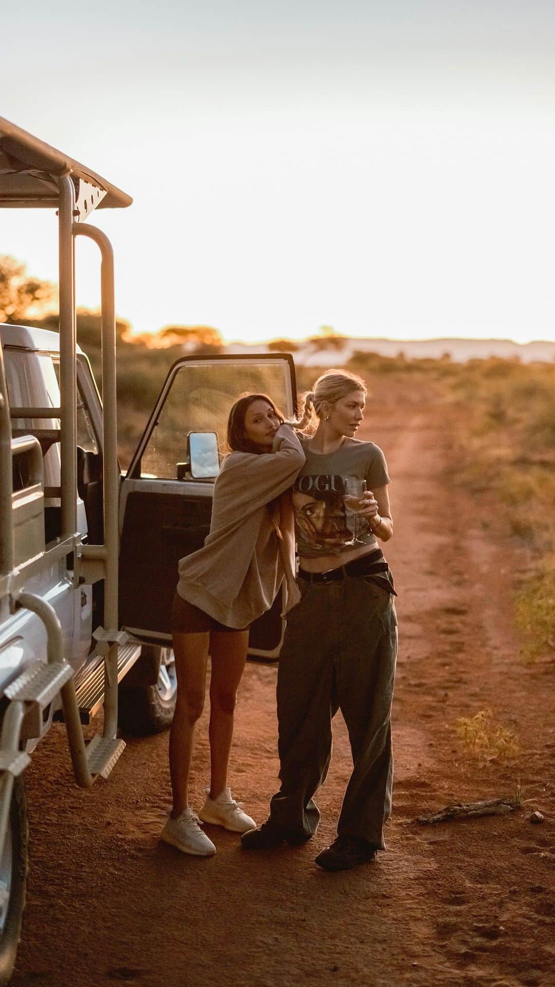 エレナ・ペルミノヴァのインスタグラム：「Namibia with friends 💕🦓🦒 unspoiled paradise @marulaconservationpark」