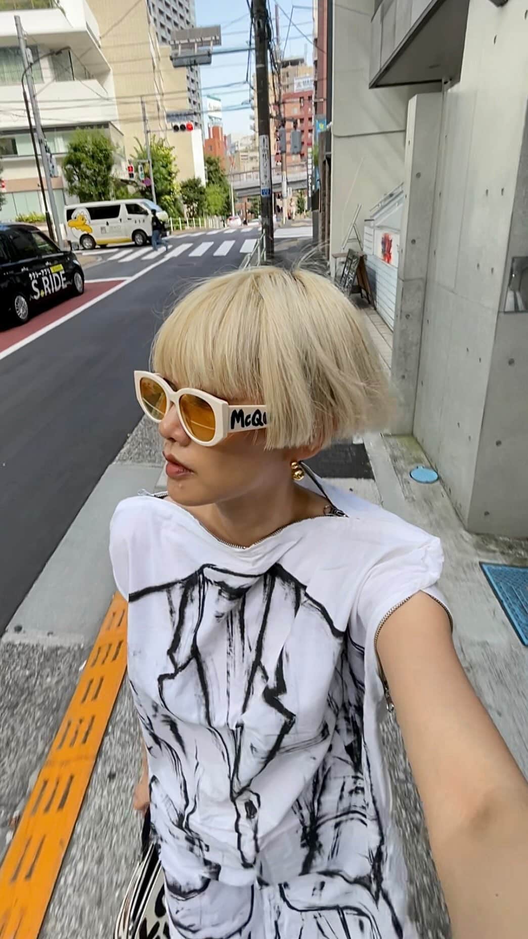 シェンのインスタグラム：「Outfits of the week🚶🏻💦」