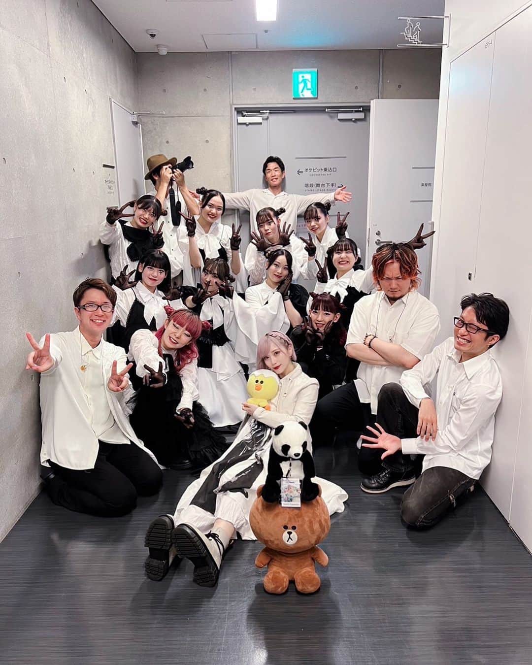 ReoNaのインスタグラム：「2023.7.13 「ReoNa ONE-MAN Concert Tour 2023 “HUMAN”」ファイナル LINE CUBE SHIBUYA 終演…✉️  2度目のアルバムツアー、完走。 未だに余韻ひたひた…。 楽しんでいただけましたか…？ ありがとうございました…！ また、未来で会おうね…🌸  #HUMAN_Tour」