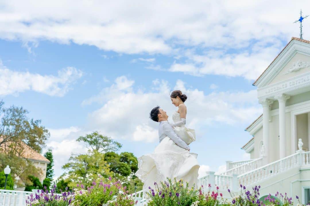 アートグレイスウエディングコースト大阪さんのインスタグラム写真 - (アートグレイスウエディングコースト大阪Instagram)「・ 中庭×青空💙🤍  アートグレイスウエディングコーストだから叶う、 壮大なロケーションを活かした前撮りフォト📸  ・  ▼ブライダルフェアのご予約はTOPページURL もしくはDMより、ベストレート保証でご案内いたします  @art_grace_wedding_coast   #アートグレイスウエディングコースト #アートグレイスウエディングコースト大阪 #大阪結婚式場 #ゼクシィ#ハナユメ#プレ花#関西花嫁 #結婚式写真#チャペル#大阪花嫁 #ブライダルフェア#ブライダルフォト #前撮り#ロケーションフォト #美人花嫁図鑑」7月15日 19時00分 - art_grace_wedding_coast