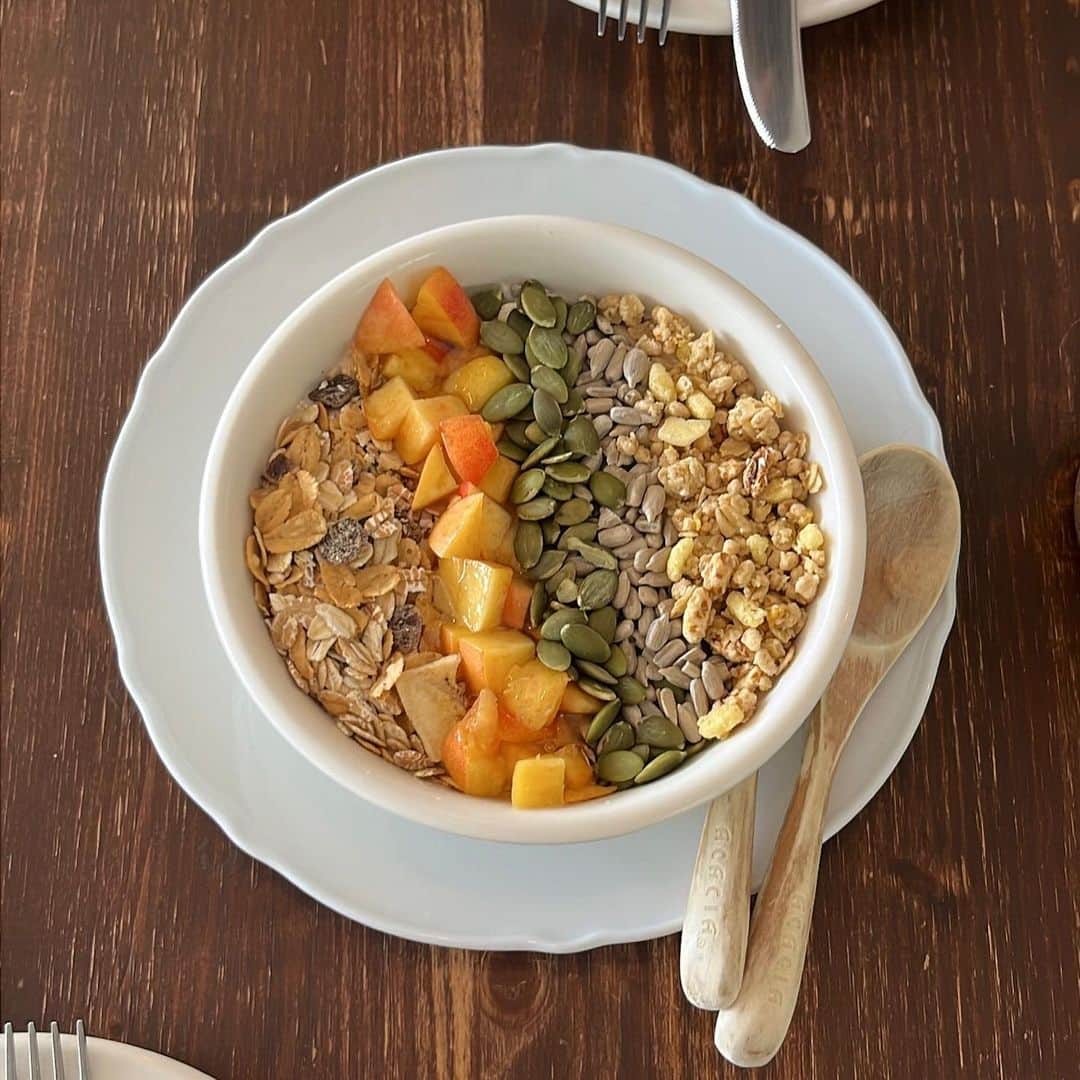 イ・ハウンのインスタグラム：「🍑🌱🧀🍨🍵」