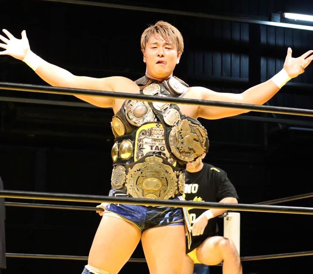青柳優馬のインスタグラム：「ベルトまみれ 新木場大会ご来場いただきありがとうございました。」