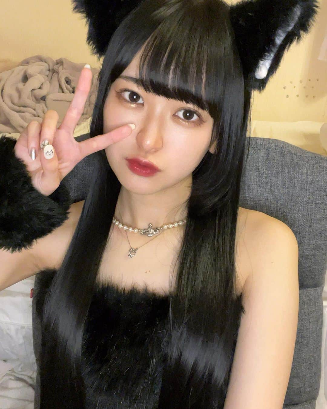 香田メイのインスタグラム：「🐈‍⬛  猫派？犬派？ みんなはどち派ですかᐠ(  ᐢ ᵕ ᐢ )ᐟ」