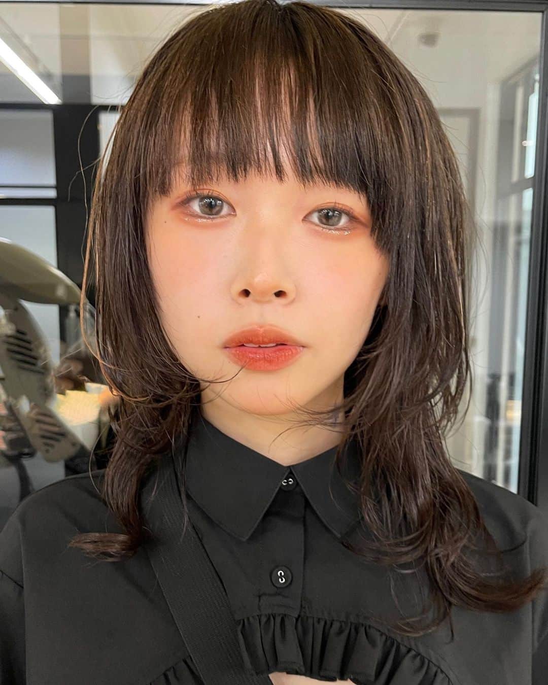 時田健太のインスタグラム：「ウルフ  #ウルフカット #ウルフカット女子 #ブリーチ縮毛矯正#縮毛矯正#ミディアムウルフ」