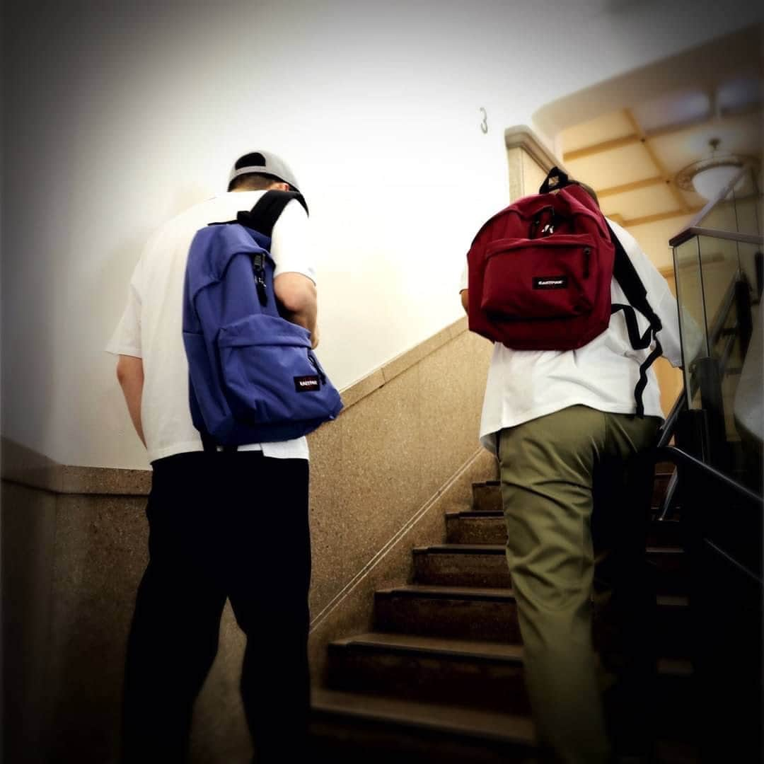 バナナマンさんのインスタグラム写真 - (バナナマンInstagram)「. 【着用アイテム】  設楽 ・バナナマン×NEWERA　バナナマン9FIFTY CAP　color :GRY size : F （アジャスター調整可） ・Backpack　バナナマン×EASTPAK　color : NVY ・Dickies × bananaman Cotton Work Pants　color : NVY size:34  日村 ・バナナマン×NEWERA　バ バイカラーCAPcolor :BRN size : F （アジャスター調整可） ・ Backpack　バナナマン×EASTPAK　color : BLD ・Dickies × bananaman Cotton Work Pants　color : BEG size:38  #bananaman  #bananamangoods  #bananamanlive #バナナマン #バナナマンライブ #bananamanliveO #バナナマングッズ」7月15日 0時01分 - bananaman_goods_official