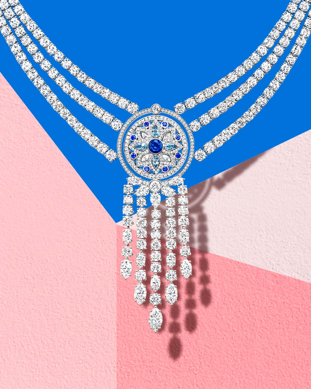 ハリー・ウィンストンのインスタグラム：「A summertime wonder. With one side enlivened by sapphires and aquamarines and the other side with sparkling diamonds, the Secret Wonder reversible necklace is a versatile accessory for the season. Soak up the sun with bejeweled marvels by tapping the link in bio. #HarryWinston #WinstonHighJewelry」