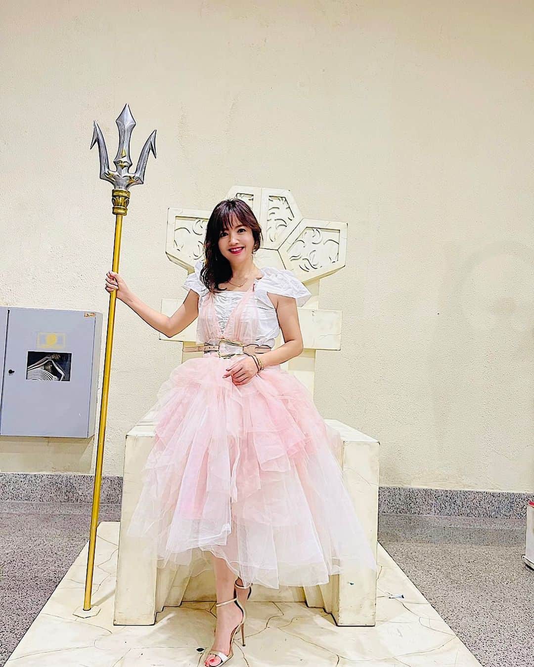 のインスタグラム：「Eu me tornei Athena no evento da SANA.  Estou indo ao Anime Friends hoje, sexta-feira. Vou conversar com is fãs 17h. Tenho um encontro de fãs neste sábado 12h. No domingo, estarei cantando ao vivo ao 13h. Espero por vocês!  @animefriends   #yumimatsuzawa #松澤由美 #松澤由実 #聖闘士星矢 #機動戦艦ナデシコ #メンバーシップ #ツイキャス #アニソン #アニソン好きと繋がりたい #ラグナロクマスターズ #松澤由実のアニソンフラッグ   #knightsofthezodiac  #animefriends」