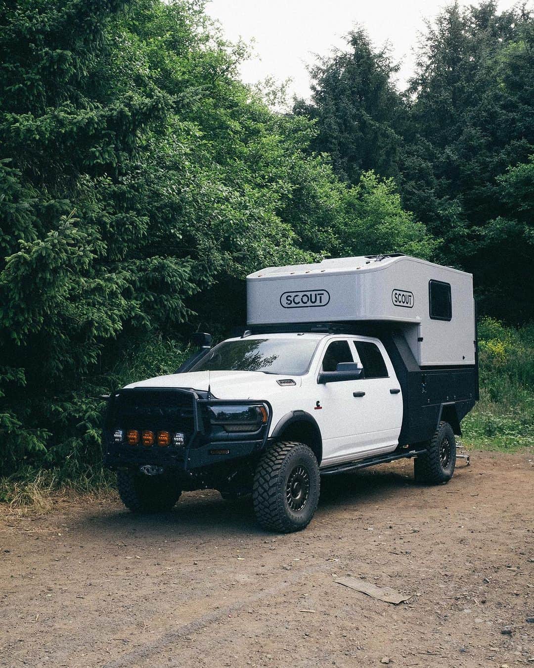Poler Outdoor Stuffのインスタグラム：「We camped with our bud @roaminglost a few weekends ago. Quite the adventure rig + pup combo🏕  #adventuremobile #campvibes」