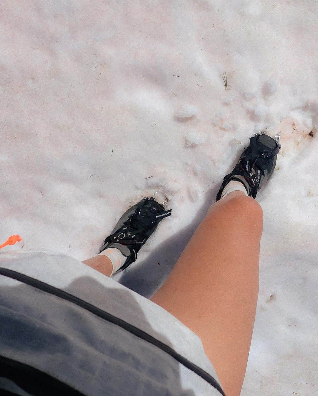 松島エミさんのインスタグラム写真 - (松島エミInstagram)「🏔️🥷🏻👽❄️✨  . .   #inyonationalforest #sequoianationalpark #hiking#hikinggirls#outdoors #backpacking #trail #easternsierras#sierranevada#ハイキング#ハイキング女子 #アウトドア#キャンプ#バックパッキング#johnmuirtrail #johnmuirwilderness #alpinelake #arcteryx#mtrussell#highsierra#mountrussell#upperboyscoutlake#optoutside#alpineclimbing#alpine#mountains#mountainlife#mountwhitney#mtwhitney」7月15日 0時43分 - emimatsushima