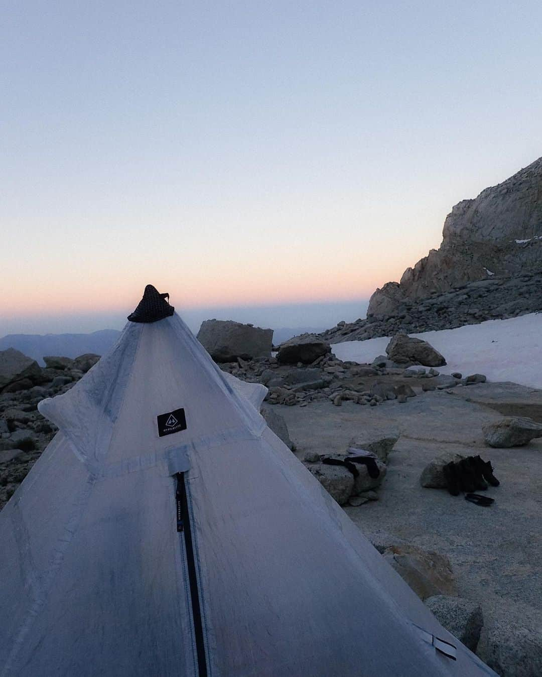 松島エミさんのインスタグラム写真 - (松島エミInstagram)「🏔️🥷🏻👽❄️✨  . .   #inyonationalforest #sequoianationalpark #hiking#hikinggirls#outdoors #backpacking #trail #easternsierras#sierranevada#ハイキング#ハイキング女子 #アウトドア#キャンプ#バックパッキング#johnmuirtrail #johnmuirwilderness #alpinelake #arcteryx#mtrussell#highsierra#mountrussell#upperboyscoutlake#optoutside#alpineclimbing#alpine#mountains#mountainlife#mountwhitney#mtwhitney」7月15日 0時43分 - emimatsushima