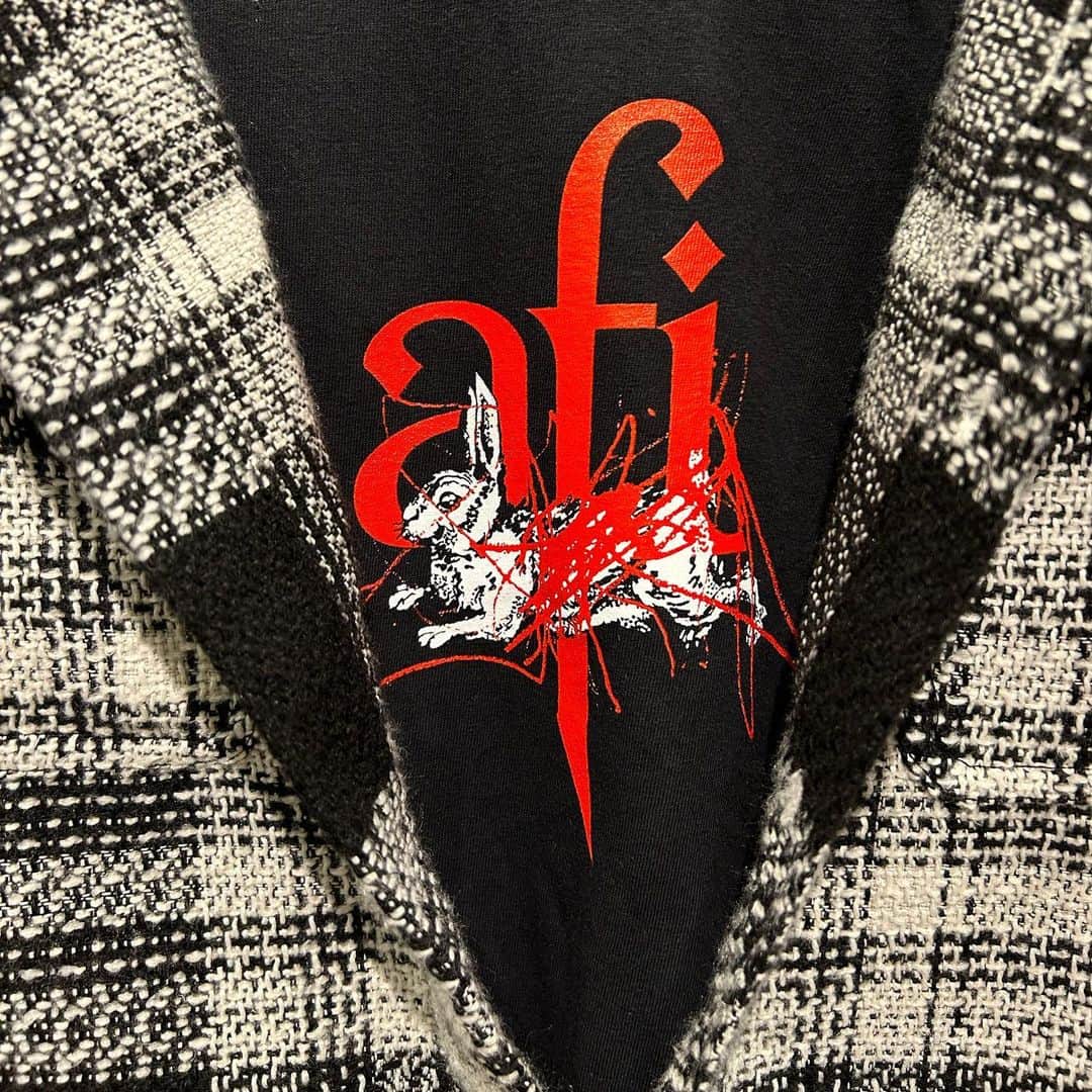 zumiezさんのインスタグラム写真 - (zumiezInstagram)「NEW DROP ALERT!!!!!   Not only will you be the coolest kid in school this year with this Welcome x AFI outfit…  You’ll also be the skater your friends envy!!😎✏️🛹  GET IT NOW!!! #zumiez #skater #backtoschool #welcomeskateboards」7月15日 0時48分 - zumiez