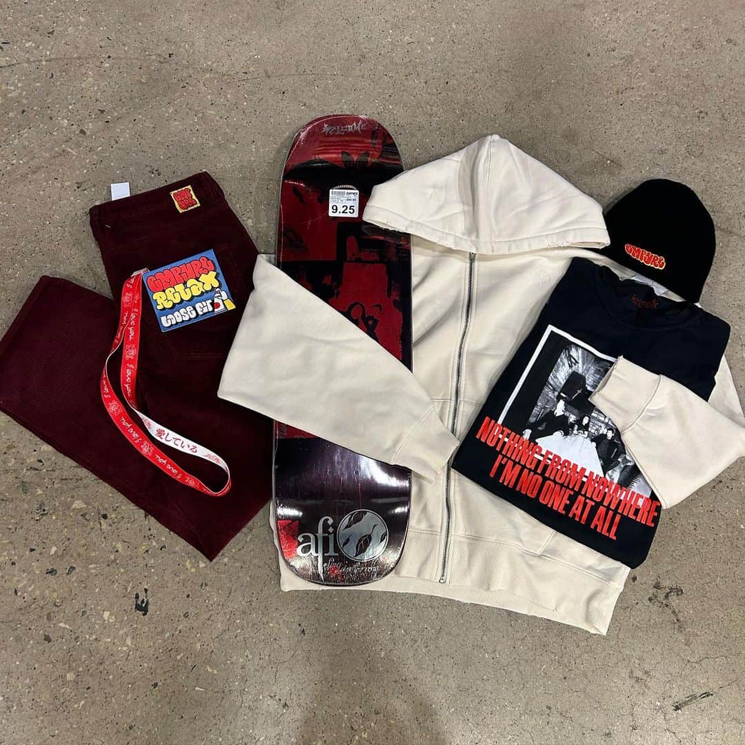 zumiezのインスタグラム：「NEW DROP ALERT!!!!!   Not only will you be the coolest kid in school this year with this Welcome x AFI outfit…  You’ll also be the skater your friends envy!!😎✏️🛹  GET IT NOW!!! #zumiez #skater #backtoschool #welcomeskateboards」