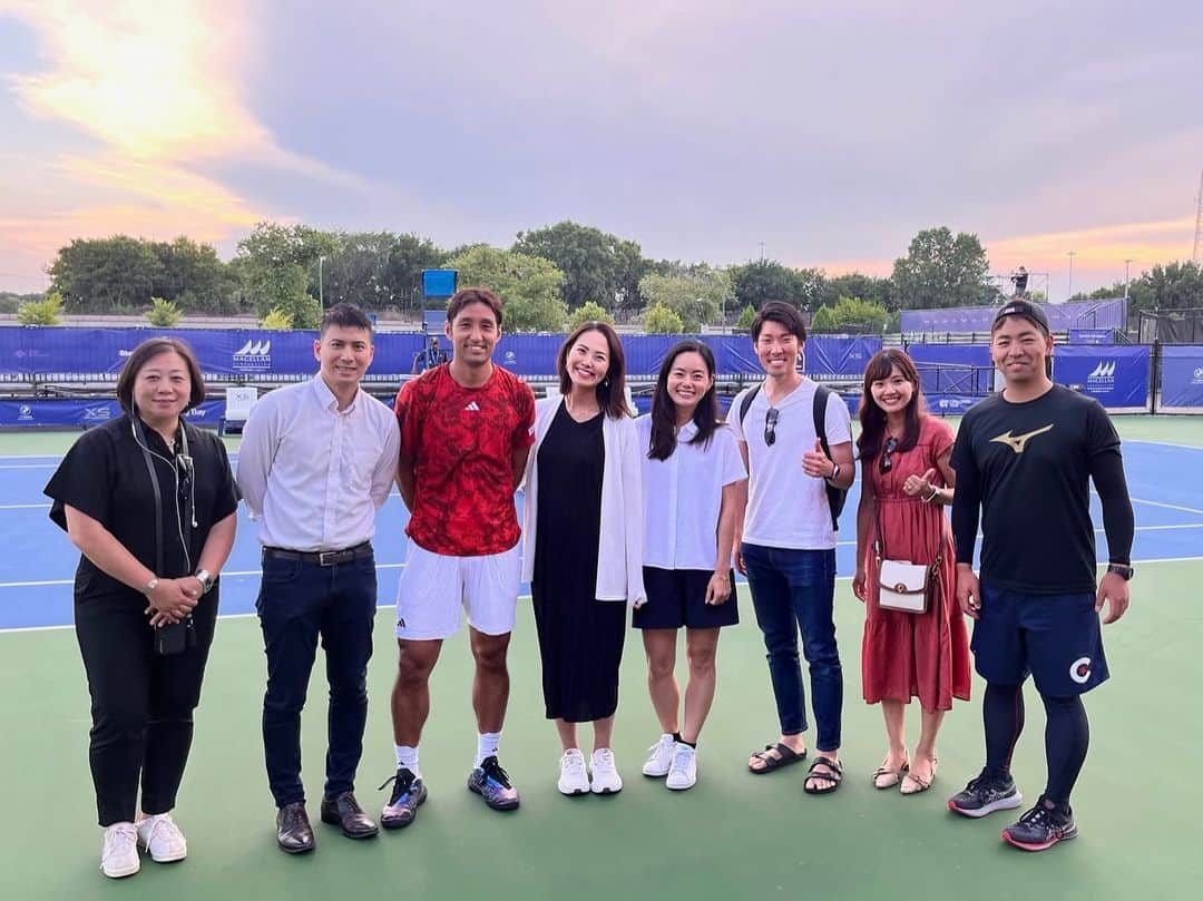 渋佐和佳奈のインスタグラム：「【#渋佐和佳奈のシカゴ便り🕊 94】  📍Chicago Tennis Challenger  🌼Day4🌼 昨日は午前中から夕方過ぎの最後の試合まで… たっぷりテニス観戦の1日でした😝  日本勢3人が シングルス・ダブルス２回戦に登場🎾  #内山靖崇 選手 #清水悠太 選手  #錦織圭 選手  #tennis #テニス #sport #chicagochallenger #keinishikori #yutashimizu #yasutakauchiyama #アメリカ #アメリカ在住 #アメリカ暮らし #シカゴ在住　 #旅行 #海外旅行 #旅 #trip #travel #usa🇺🇸 #アナウンサー  #リポーター #シカゴ在住アナウンサー #announcer #reporter #wakanashibusa」