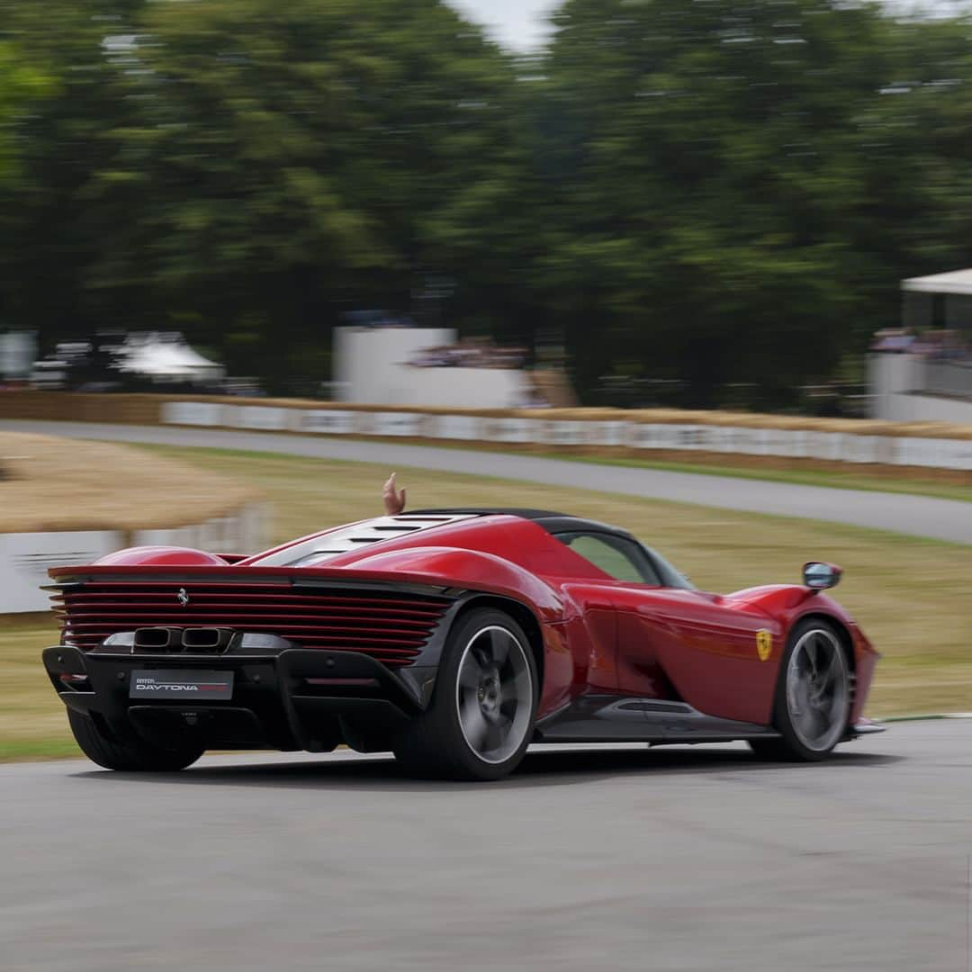 フェラーリさんのインスタグラム写真 - (フェラーリInstagram)「The thrill of the Goodwood Festival of Speed in the #UK has officially started! Join us at this iconic event, where classic and modern cars alike will drive up the famous hill.   The event's popularity has grown over the years, and this time around our presence will be the highlight of the event.  Prepare to feast your eyes on an incredible lineup of historic models and road cars.  And that’s not all: the new #FerrariKC23 made an appearance, displaying a masterpiece in motion.  #FOS #FerrariOneOff #DrivingFerrari #Ferrari」7月15日 1時12分 - ferrari