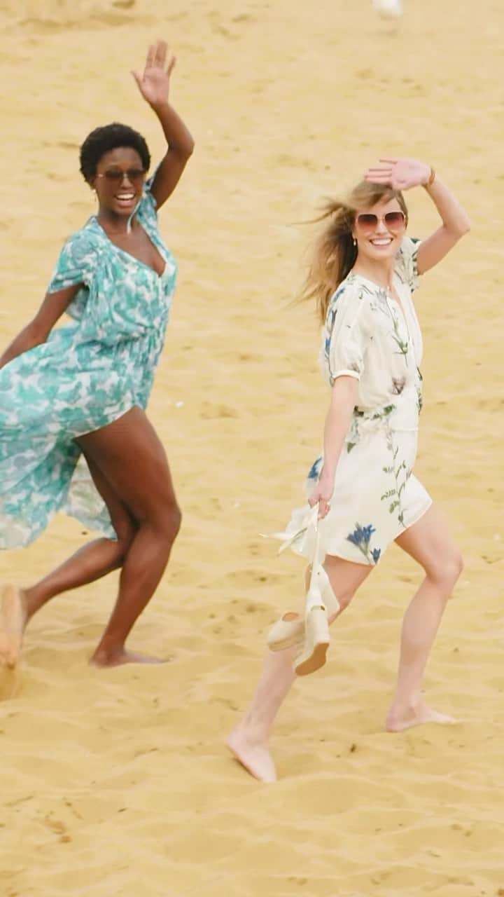 Ted Bakerのインスタグラム：「The Great British summer is well and truly here. The sound of seagulls in the distance, waves on the shore, and ice cream trucks down the promenade are the soundtrack this year. Don’t miss our summer campaign.  #TedBaker #ItsAShoreThing」