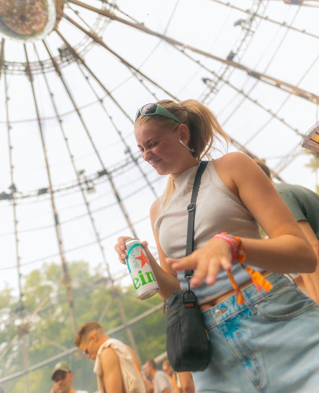 Marije Zuurveldのインスタグラム：「Stappenteller is op hol geslagen afgelopen weekend 🪩 @heinekennl 📍@awakenings #HeinekenSilver #geen18geenalcohol *ad」