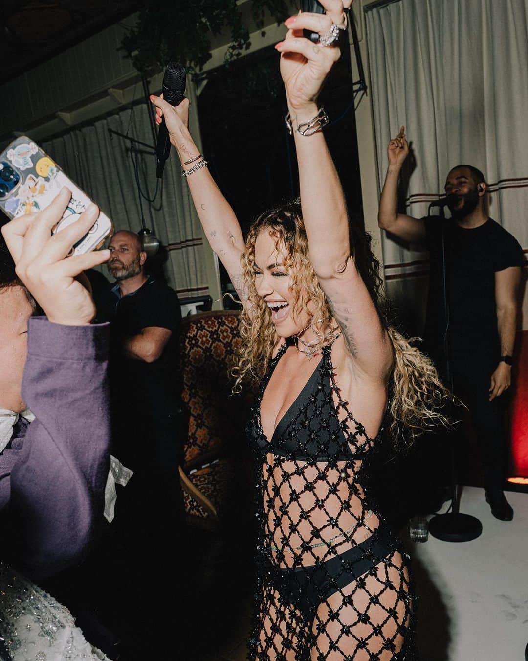 SELF PORTRAITさんのインスタグラム写真 - (SELF PORTRAITInstagram)「A very special performance by the electrifying Rita Ora, performing live and debuting tracks form her brand new album exclusively during the party  Photography by @rowben_」7月15日 1時25分 - mrselfportrait