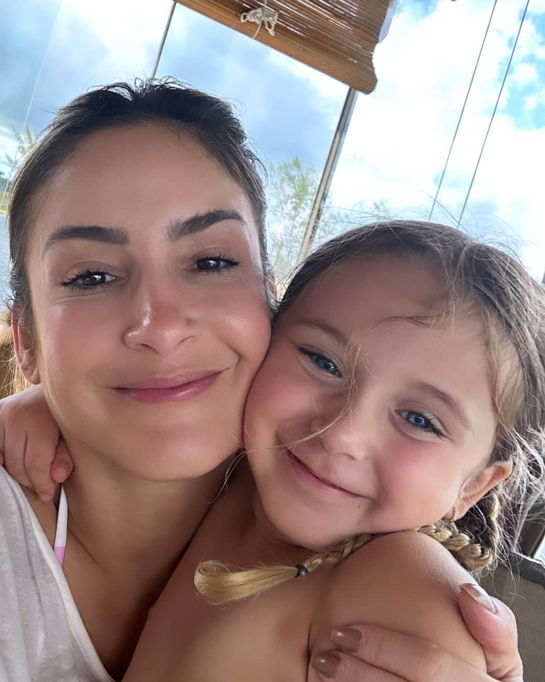 Claudia Leitteのインスタグラム：「“De tanto voar achei você Multicolorida exatamente igual ao meu astral…” 🥹」