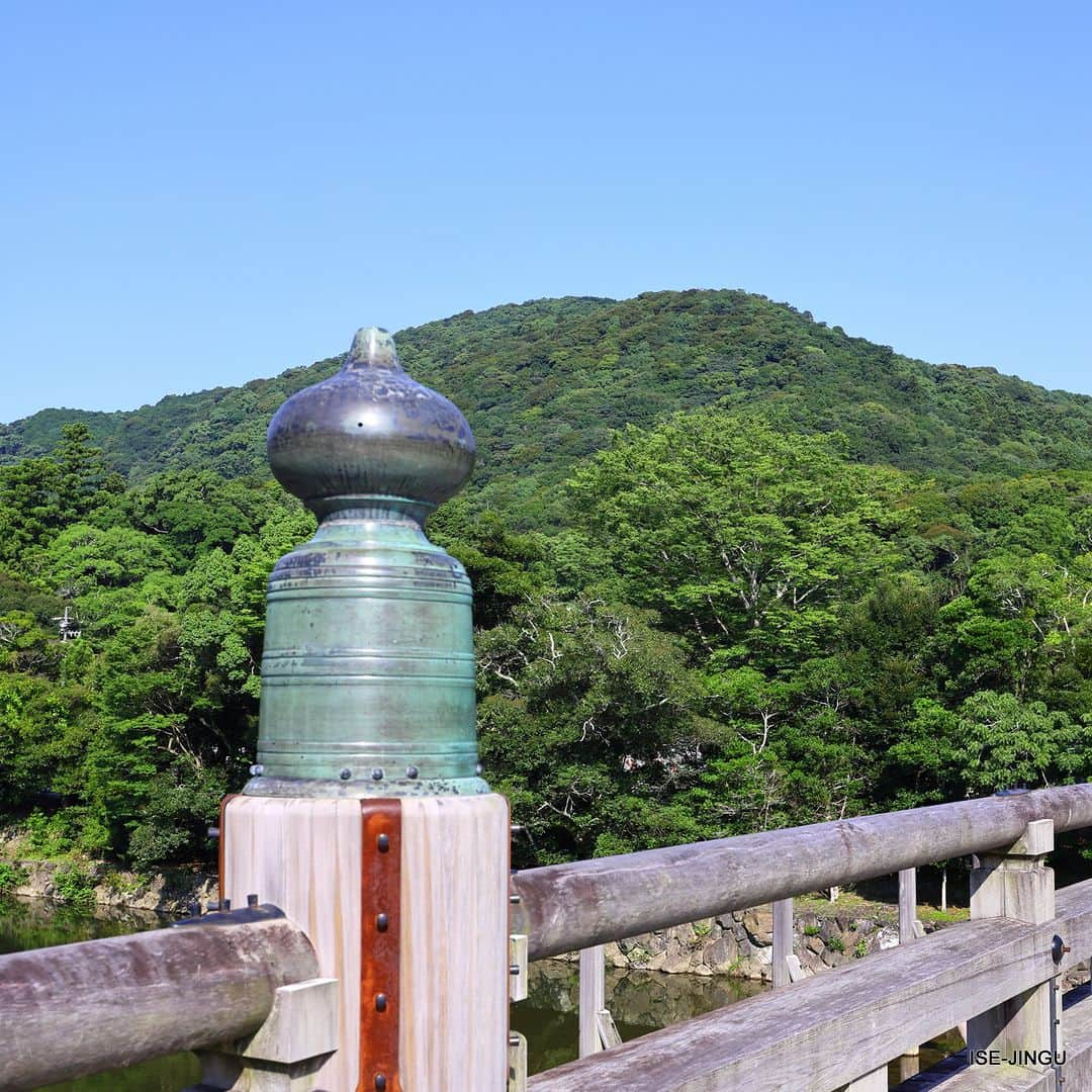 伊勢神宮のインスタグラム：「#伊勢神宮 #神宮 #神社 #心のふるさと #宇治橋 #擬宝珠 #isejingu #jingu #soul_of_japan #japan #jinja #shinto #naiku #ujibashi_Bridge」