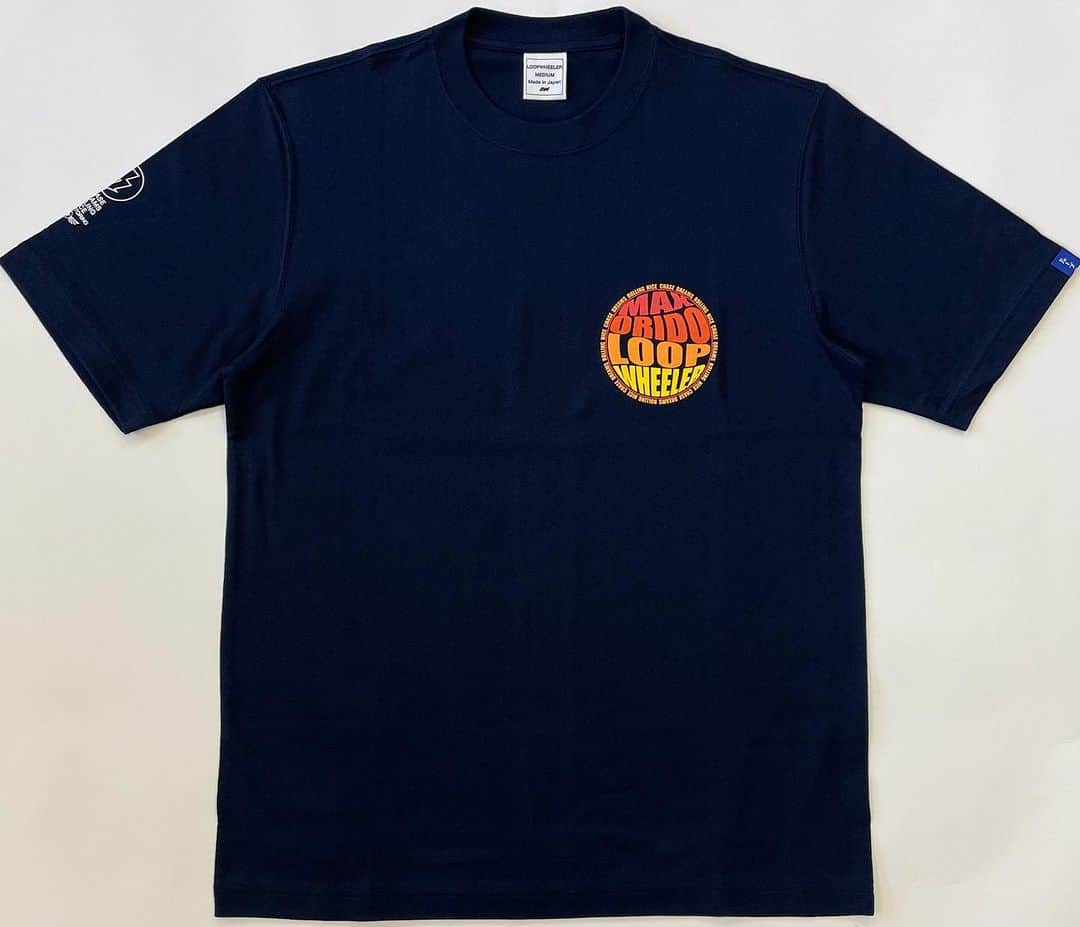 ループウィラーさんのインスタグラム写真 - (ループウィラーInstagram)「. 「LOOPWHEELER for MAX ORIDO RACING Tシャツ」  織戸学さん(@maxorido)の MAX ORIDO RACINGとコラボしましたTシャツを本日より発売致します。 素材はミドルウェイトの30/2コーマ吊り天竺をを使用してパターンはレギュラーフィットで製作しております。 グラフィックを左胸と右袖にいれて、後ろ衿下にはコラボロゴをプリントしています。 また後身頃の右裾部分はMAX ORIDOネームがつきます。  カラーは3カラー展開でホワイトとブラックの2カラーが全店舗共通販売カラーになります。 ＊マリンの1カラーがループウィラー3店舗のみの販売カラーとなります。 MAX ORIDO RACING店舗並びにWebストアでの販売はございませんのでご注意ください。 サイズはS〜XLまでの4サイズ展開で、販売価格は13,200円(税込)となります。 是非ご覧ください。  #maxorido  #loopwheeler #ループウィラー #loopwheelersendagaya  #ループウィラー千駄ヶ谷 #tsuriami #吊り編み #sweat #スウェット」7月15日 11時00分 - loopwheeler_official