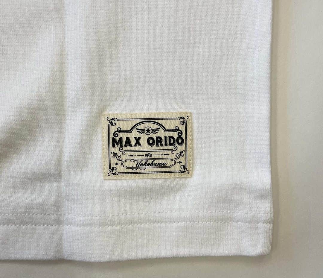 ループウィラーさんのインスタグラム写真 - (ループウィラーInstagram)「. 「LOOPWHEELER for MAX ORIDO RACING Tシャツ」  織戸学さん(@maxorido)の MAX ORIDO RACINGとコラボしましたTシャツを本日より発売致します。 素材はミドルウェイトの30/2コーマ吊り天竺をを使用してパターンはレギュラーフィットで製作しております。 グラフィックを左胸と右袖にいれて、後ろ衿下にはコラボロゴをプリントしています。 また後身頃の右裾部分はMAX ORIDOネームがつきます。  カラーは3カラー展開でホワイトとブラックの2カラーが全店舗共通販売カラーになります。 ＊マリンの1カラーがループウィラー3店舗のみの販売カラーとなります。 MAX ORIDO RACING店舗並びにWebストアでの販売はございませんのでご注意ください。 サイズはS〜XLまでの4サイズ展開で、販売価格は13,200円(税込)となります。 是非ご覧ください。  #maxorido  #loopwheeler #ループウィラー #loopwheelersendagaya  #ループウィラー千駄ヶ谷 #tsuriami #吊り編み #sweat #スウェット」7月15日 11時00分 - loopwheeler_official