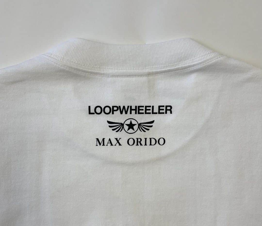 ループウィラーさんのインスタグラム写真 - (ループウィラーInstagram)「. 「LOOPWHEELER for MAX ORIDO RACING Tシャツ」  織戸学さん(@maxorido)の MAX ORIDO RACINGとコラボしましたTシャツを本日より発売致します。 素材はミドルウェイトの30/2コーマ吊り天竺をを使用してパターンはレギュラーフィットで製作しております。 グラフィックを左胸と右袖にいれて、後ろ衿下にはコラボロゴをプリントしています。 また後身頃の右裾部分はMAX ORIDOネームがつきます。  カラーは3カラー展開でホワイトとブラックの2カラーが全店舗共通販売カラーになります。 ＊マリンの1カラーがループウィラー3店舗のみの販売カラーとなります。 MAX ORIDO RACING店舗並びにWebストアでの販売はございませんのでご注意ください。 サイズはS〜XLまでの4サイズ展開で、販売価格は13,200円(税込)となります。 是非ご覧ください。  #maxorido  #loopwheeler #ループウィラー #loopwheelersendagaya  #ループウィラー千駄ヶ谷 #tsuriami #吊り編み #sweat #スウェット」7月15日 11時00分 - loopwheeler_official