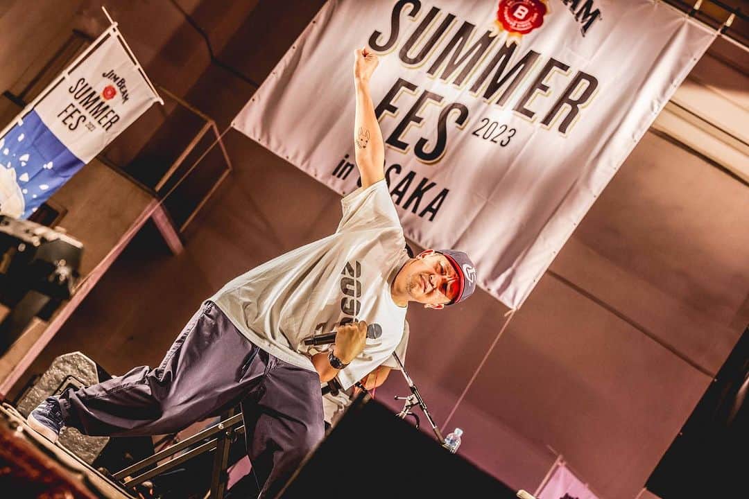FM802さんのインスタグラム写真 - (FM802Instagram)「JIM BEAM SUMMER FES presents 802 RADIO MASTERS  SOUND CAMP SPECIAL LIVE⚡  7月14日(金) 📍大阪城野外音楽堂 🎙️MC：中島ヒロト @djhirotonakajima   最後は #スチャダラパー × #STUTS  で セッション＆トーク！✨ #Neibiss も登場して集合写真も📷 ご来場いただいた皆様、ありがとうございました！🌟  この日の模様は  7/18(火)802 RADIO MASTERSにて  一部オンエア！#802RM   📷by 渡邉一生 @nabespg」7月15日 11時06分 - fm802_pr