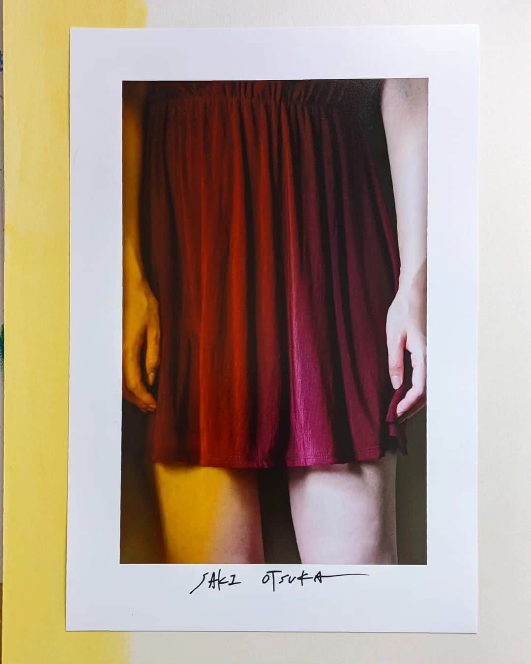 大塚咲のインスタグラム：「8/4 同時開催展 UltraSuperNewGalleryにて 「私達は共鳴している」 jinnyStreetGalleryにて 「ひとつの愛しいところ」@jinny.gallery  @ultrasupernewgalleryjp   この作品は@jinny.gallery にて展示」