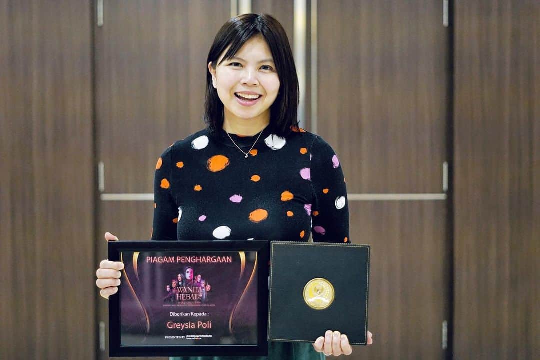 グレイシア・ポリーさんのインスタグラム写真 - (グレイシア・ポリーInstagram)「Thank you for the recognition and appreciation to me as one of Wanita Hebat Indonesia.   About last night at the concert of Wanita Hebat by @prestigepromotions.id ♥️」7月15日 11時24分 - greyspolii