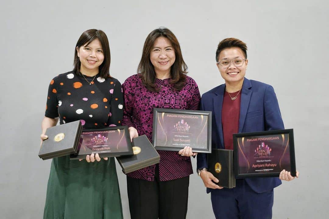 グレイシア・ポリーさんのインスタグラム写真 - (グレイシア・ポリーInstagram)「Thank you for the recognition and appreciation to me as one of Wanita Hebat Indonesia.   About last night at the concert of Wanita Hebat by @prestigepromotions.id ♥️」7月15日 11時24分 - greyspolii