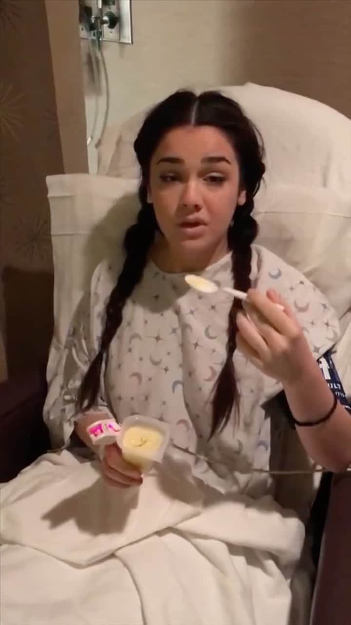 ウィル・スミスのインスタグラム：「Hahahhaha!! Yo @brookespike, I did the same thing last time I had surgery! Get well soon :-) 📹 @caitlin.teal」