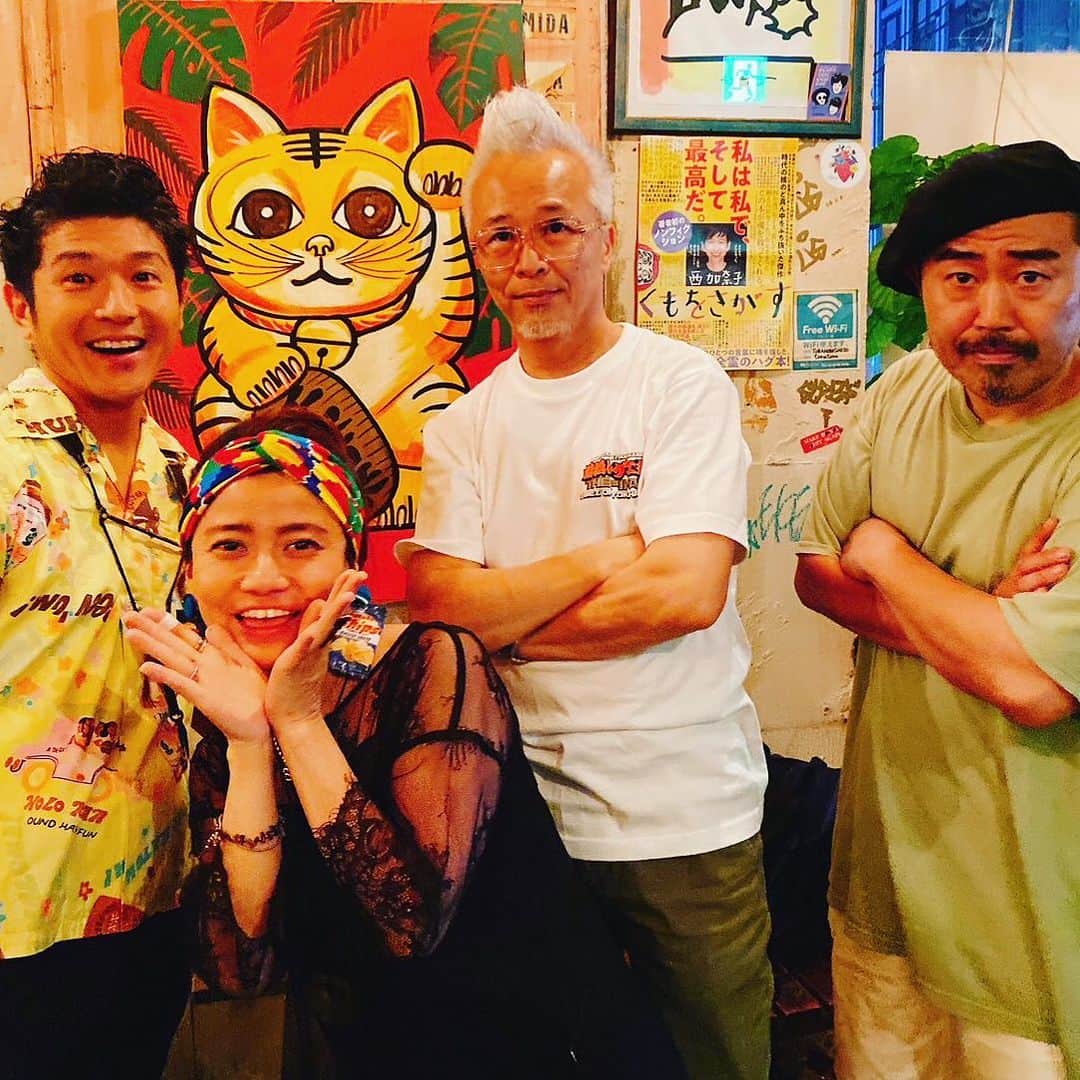 MONKYのインスタグラム：「昨日はCOSMIC JUNGLE feat.Sakko＠虎子食堂  Sakkoちゃんとは初めてのライブで、生い立ちからのいろんなエピソードを聞きながら名曲で綴る楽しい時間。  外池さんが持ち込んだリズムマシンのアゲアゲビートも刺激的でした。  虎子食堂な皆さま、ありがとうございましたー！  そして今日は平塚のわっしょいな音楽居酒屋、にんにく市場！  最幸な夜になるでshow！  ぜひ遊びに来ておくれやす🎉  ７月１４日（金） COSMIC JUNGLE feat. Sakko「昭和歌謡＆JAZZ」Live at 渋谷 虎子食堂  ●渋谷 虎子食堂（東京都渋谷区宇田川町10-1 パークビル ２Ｆ）  ●Open 19:00　 Live start 20:00（2set)  ●投げ銭  ●LIVE: 『COSMIC JUNGLE feat. Sakko』  MONKY（Sax） 外池満広（Keyboards） TOMOHIKO HEVYLOOPER（Bass）  Guest Vocal: Sakko (ONEGRAM)  ●予約・問い合わせ） 家永吹産 https://ienaga2020.com/contact/ 虎子食堂 03-6416-1197  ●JAZZYでGROOVYなSax奏者 MONKY、そしてFATなGROOVEが魅力のベーシスト、TOMOHIKO a.k.a HEAVYLOOPER、Reggaeのエキスパートであり鍵盤の魔術師、外池満広によるCOSMIC JUNGLE。  リリースごとにヒットを連発している話題のバンド、ONEGRAMよりレゲエシンガーSakkoをゲストボーカルに迎えて、昭和歌謡＆JAZZの名曲をCOSMICアレンジでお送りします。  オーガニックでスパイシーな料理がたまらなく美味しい虎子食堂。 ライブミュージックと美味しい料理で浮かれる金曜の夜♪  facebookイベントページ https://fb.me/e/1dYupEiU4」