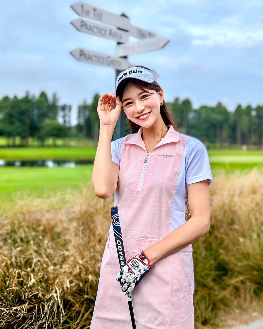 石井里奈さんのインスタグラム写真 - (石井里奈Instagram)「憧れの東京クラシックへ⛳️ @marieclaire_golf のゴルフウェアを着て🥰✨ 淡いピンクが女子らしくて可愛い！ サンバイザーも可愛いよ😍 . みんな仲良く応援しながらエンジョイゴルフでとっても楽しかった！ ありがとうございました👏 . スコアは109でした🫠 なかなか難しかったです！ アプローチがまだまだ課題！ . #ゴルフ女子 #ゴルフ #ゴルフスイング #ゴルフウェア #ゴルフコーデ #golf #golfswing #golflife #marieclaire #マリクレール #マリクレールゴルフ #marieclaireidees #tokyoclassic #東京クラシック」7月15日 11時42分 - ri7tin1025