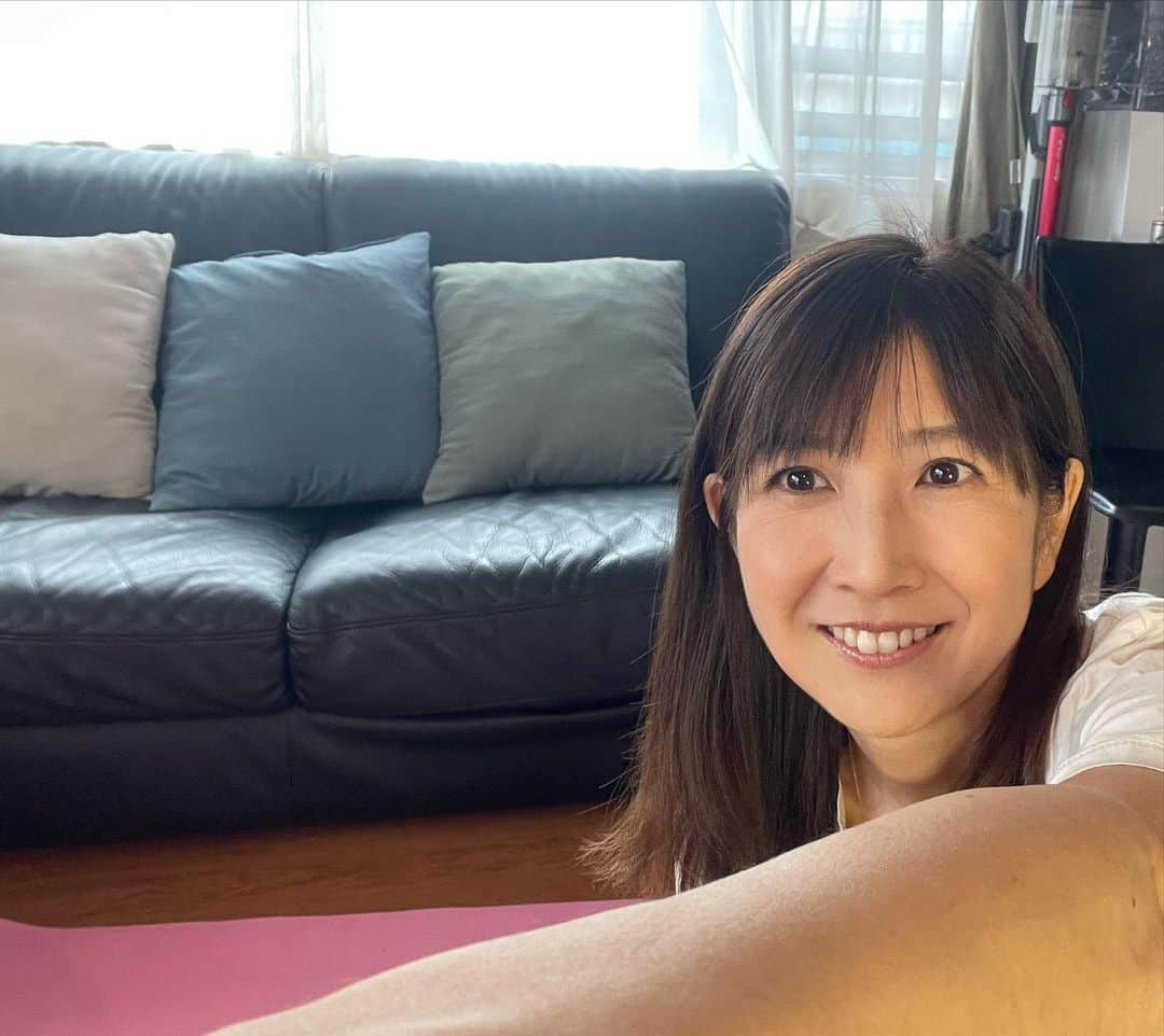 根本美緒さんのインスタグラム写真 - (根本美緒Instagram)「宮本先生のストレッチ講座😆 今日はむくみを取る体操で、この私でも出来た✨(やや怪しい箇所はありましたが…😑)難易度低めですので是非お試しアレ‼️  https://youtu.be/OUHLoeg2Vfo  #ミヤネモちゃんねる #宮本裕子 #根本美緒 #youtube #健康 #ストレッチ #健康管理 が大事ですね☆」7月15日 12時05分 - nemotomio.official