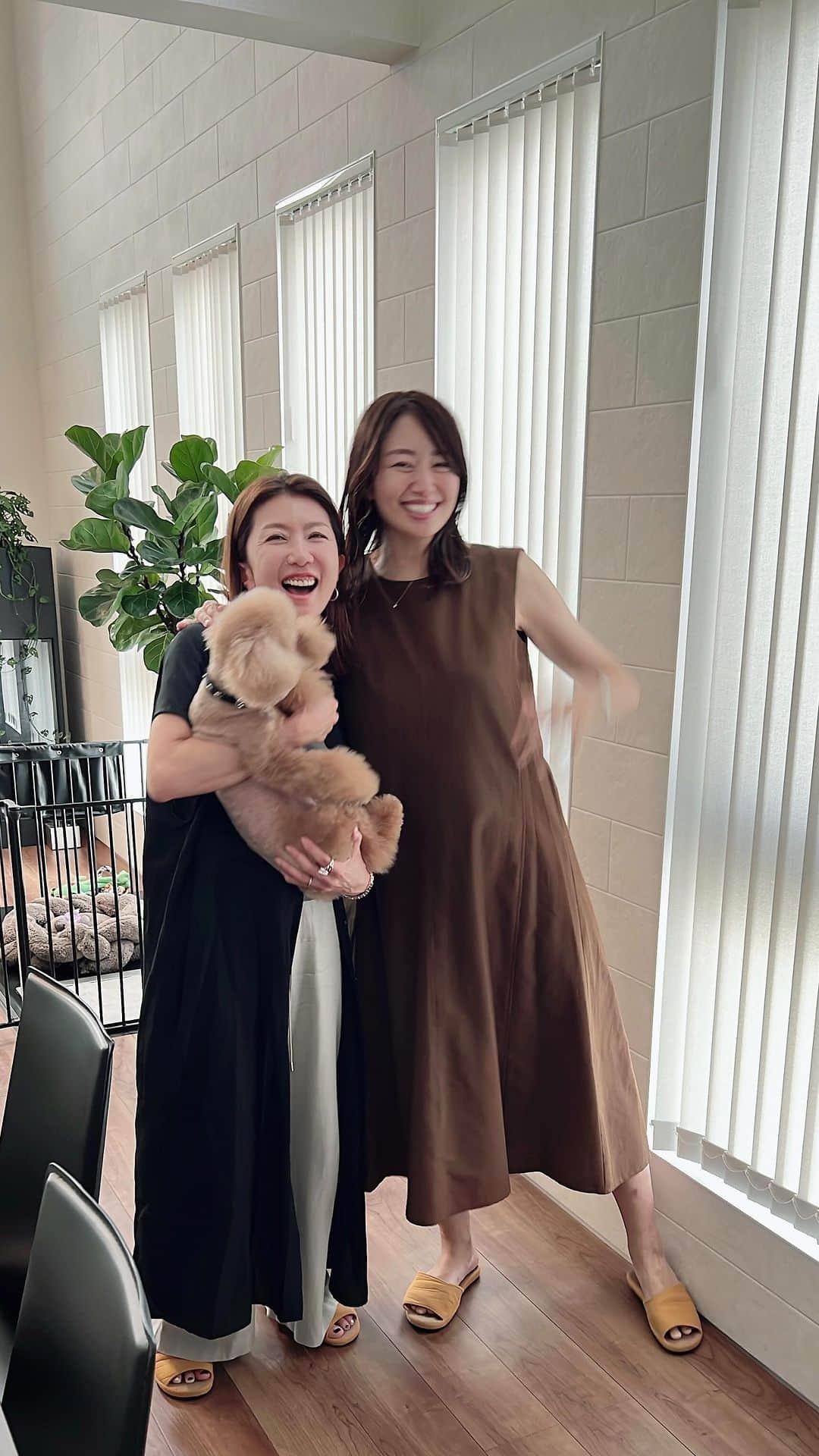 坂田陽子のインスタグラム：「大好きな大好きな事務所の後輩ちゃん @hitomi.k24 ❤️ ・ いつだって彼女の明るい笑顔に癒されるし、 幸せを分けてもらえる。 呑むの大好きな子だけど 妊婦でノンアルだって最高に楽しい❤️ ・ ただでさえ話すことが多過ぎるのに 息子に2人の時間を邪魔されたけど また会うときの楽しみがあって良っか🤣」