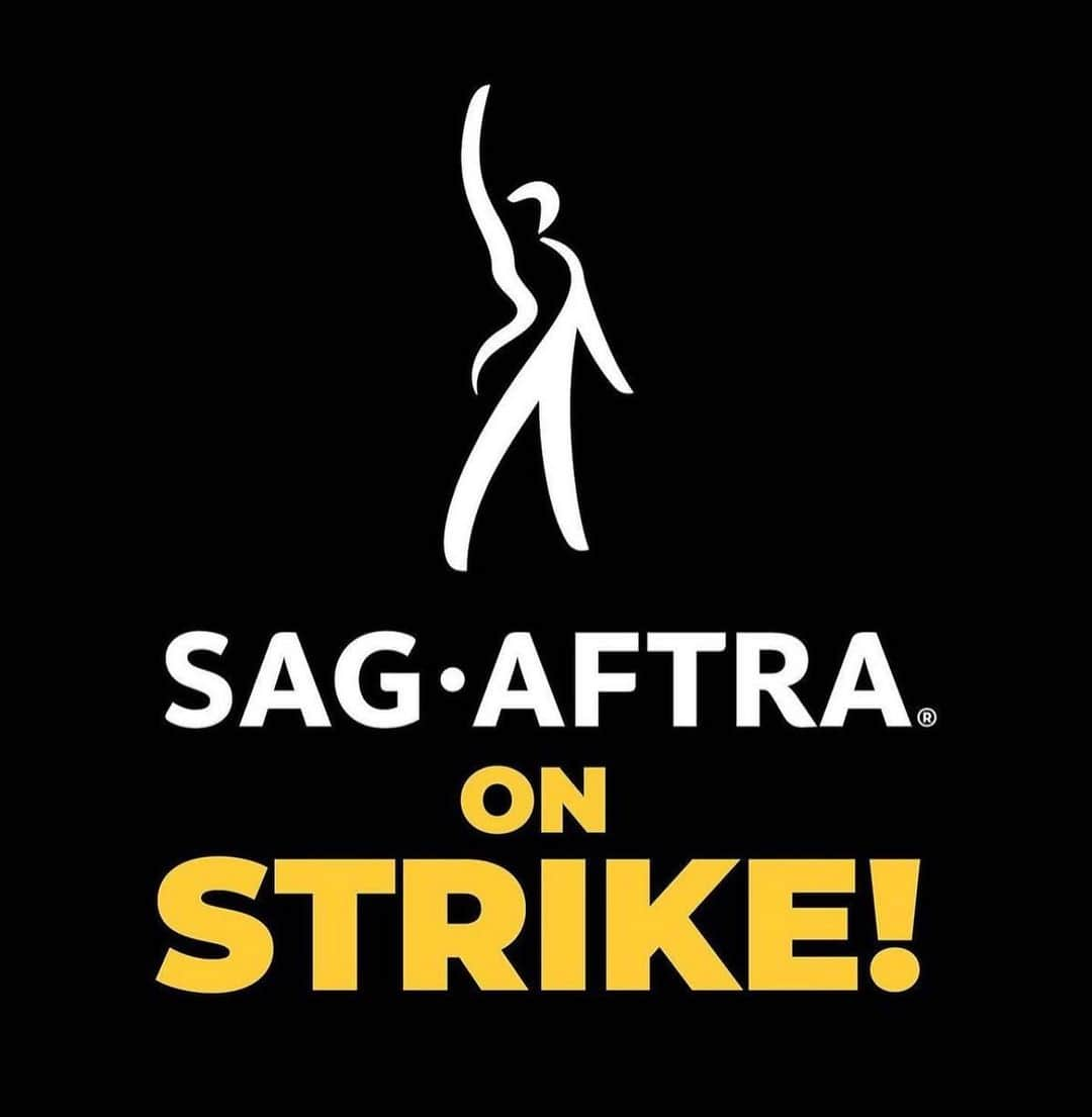 エミリー・デ・レイヴィンさんのインスタグラム写真 - (エミリー・デ・レイヴィンInstagram)「#sagaftrastrong #wgastrong #solidarity」7月15日 12時12分 - emiliede_ravin