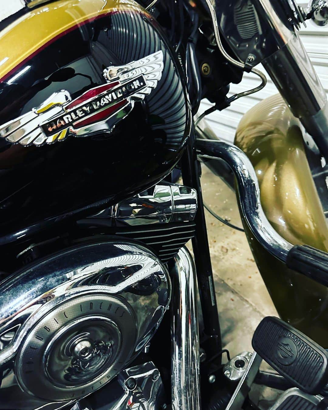 トレ・クールのインスタグラム：「So good to be back in Milwaukee to celebrate 120 years of @harleydavidson motorcycles. Here’s a glimpse of my bike for your enjoyment. I can’t wait to ROCK  tonight with my friends in Brew City!」