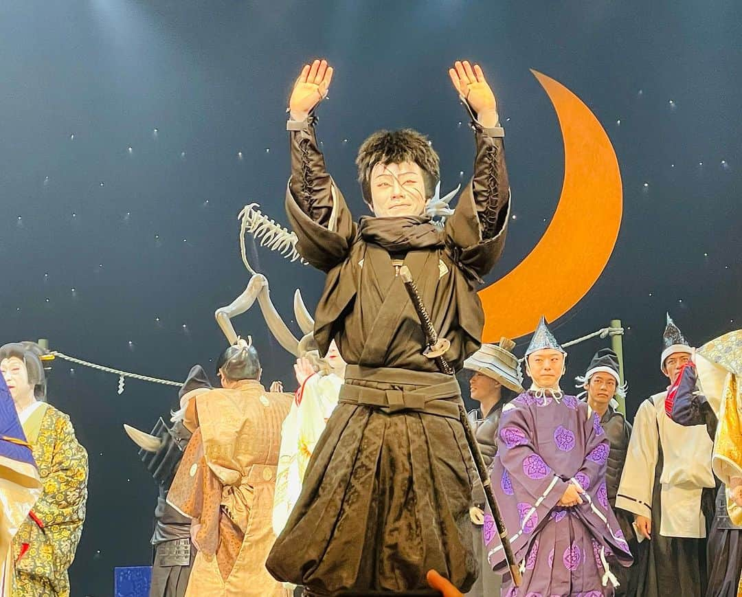 井脇幸江さんのインスタグラム写真 - (井脇幸江Instagram)「新橋演舞場『刀剣乱舞』  中村鷹之資さん応援団😊 @tennoujiya_official   ゲームなの？ どんな内容？  何も知らずに行きましたが 現代ならではの演出でも、古典歌舞伎の形を重んじていて、バランスが絶妙なので、歌舞伎ファンとしてもしっかり楽しめました❣️  #Ballet #Dancer #バレエ #バレエダンサー #芸術 #芸術観賞 #舞台 #stage #トスカ #大人 #美の世界 #四ッ谷 #Iwaki Ballet Company #IBC #バレエスタジオ #バレエ教師 #バレエ教室 #美しい #楽しい #人生 # 健康 #東京 #井脇幸江 #中村鷹之資 #刀剣乱舞」7月15日 3時37分 - yukie.iwaki