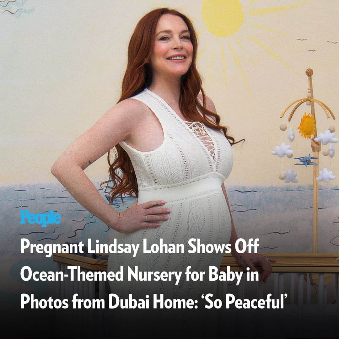 People Magazineさんのインスタグラム写真 - (People MagazineInstagram)「Mom-to-be Lindsay Lohan is sharing the serene, sweet space she's set up for her first baby. 🍼 Tap the bio link to see the photos she shared in the nursery she's set up for her first baby, with help from Nestig. | 📷: Nestig」7月15日 4時16分 - people