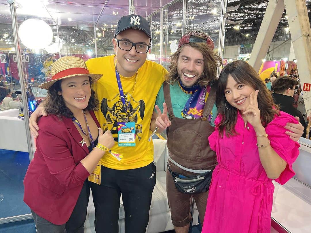のインスタグラム：「Tirei uma foto com um dublador de One Piece no Brasil.  #yumimatsuzawa #松澤由美 #松澤由実 #聖闘士星矢 #機動戦艦ナデシコ #メンバーシップ #ツイキャス #アニソン #アニソン好きと繋がりたい #ラグナロクマスターズ #松澤由実のアニソンフラッグ   #knightsofthezodiac #animefriends #onepiece」