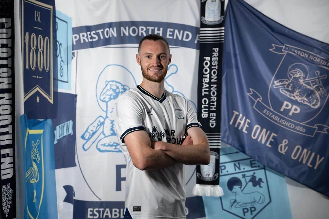 ウィル・ケインのインスタグラム：「Delighted to re-sign for @pnefcofficial on a permanent deal. Really excited to be back at the club and can’t wait to get going. See all you fans at Deepdale soon! 😁🙌🏻⚽️ @neweraglobalsports」